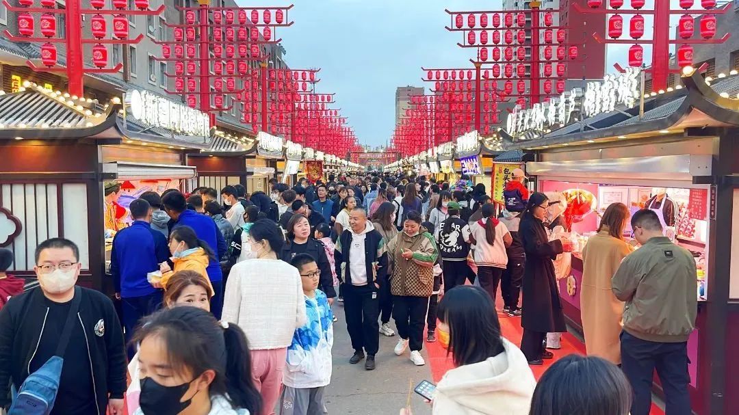 包头市九原区横竖街夜经济步行街
