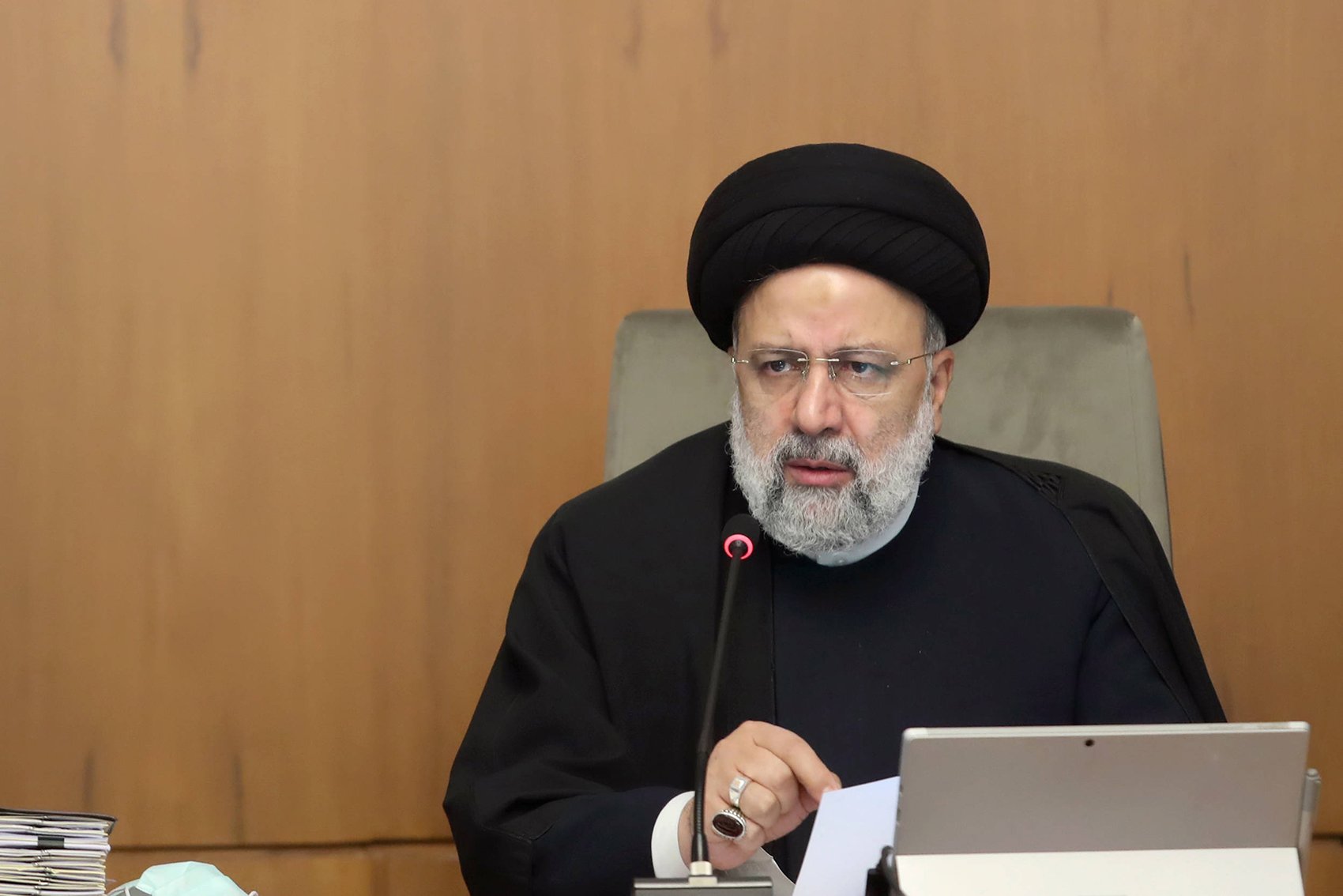 巴基斯坦看守政府总理安瓦尔·哈克·卡卡尔在内阁会议结束后发表声明