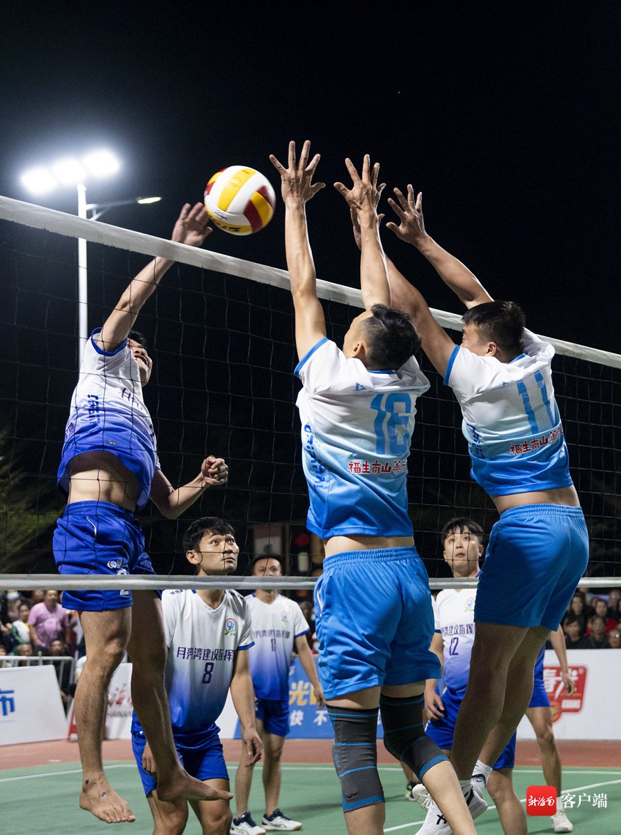 昌洒镇黑山羊队对阵文教镇小刀战队比赛现场.记者 李昊 摄