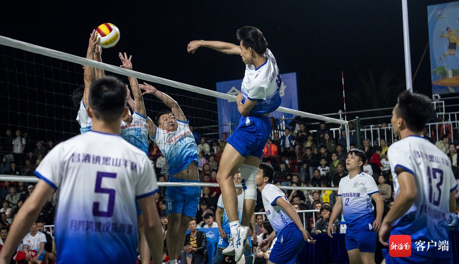 昌洒镇黑山羊队对阵文教镇小刀战队比赛现场.记者 李昊 摄