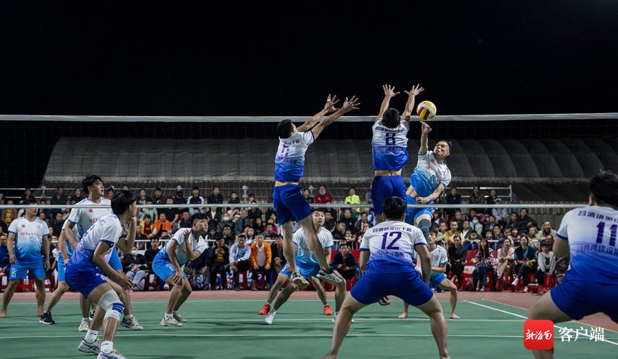 昌洒镇黑山羊队对阵文教镇小刀战队比赛现场.记者 李昊 摄