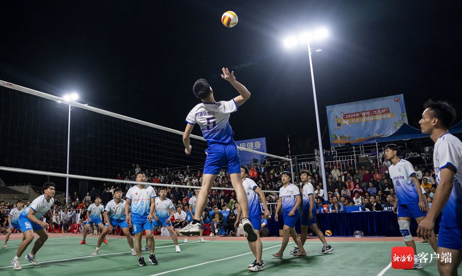 昌洒镇黑山羊队对阵文教镇小刀战队比赛现场.记者 李昊 摄