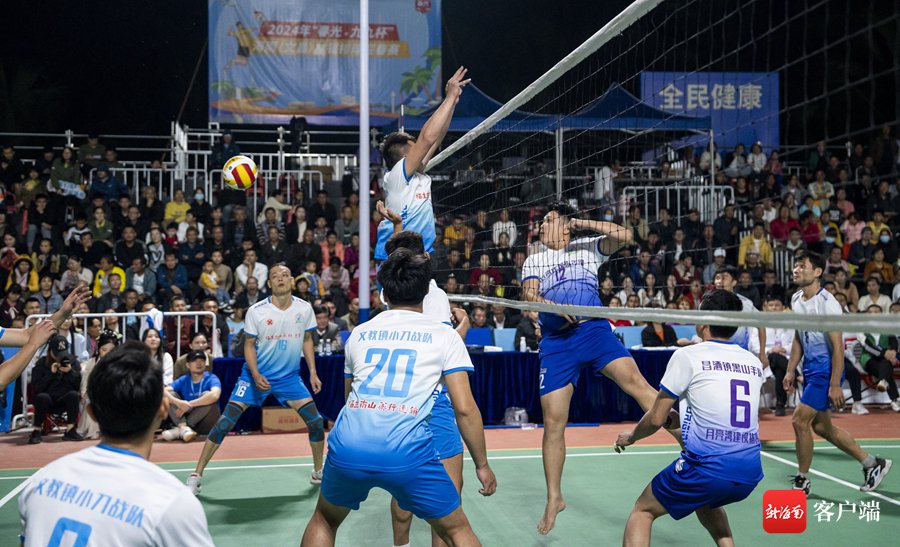 昌洒镇黑山羊队对阵文教镇小刀战队比赛现场.记者 李昊 摄