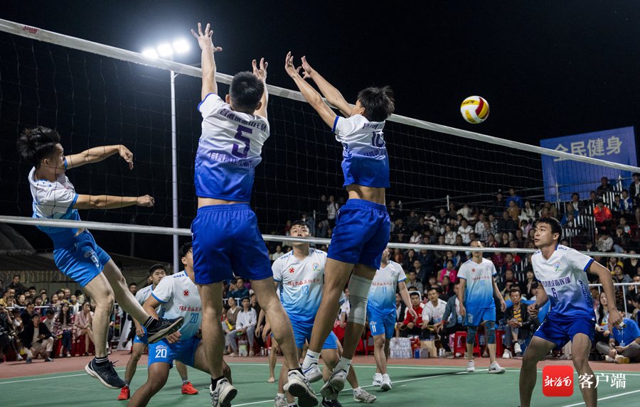 昌洒镇黑山羊队对阵文教镇小刀战队比赛现场.记者 李昊 摄