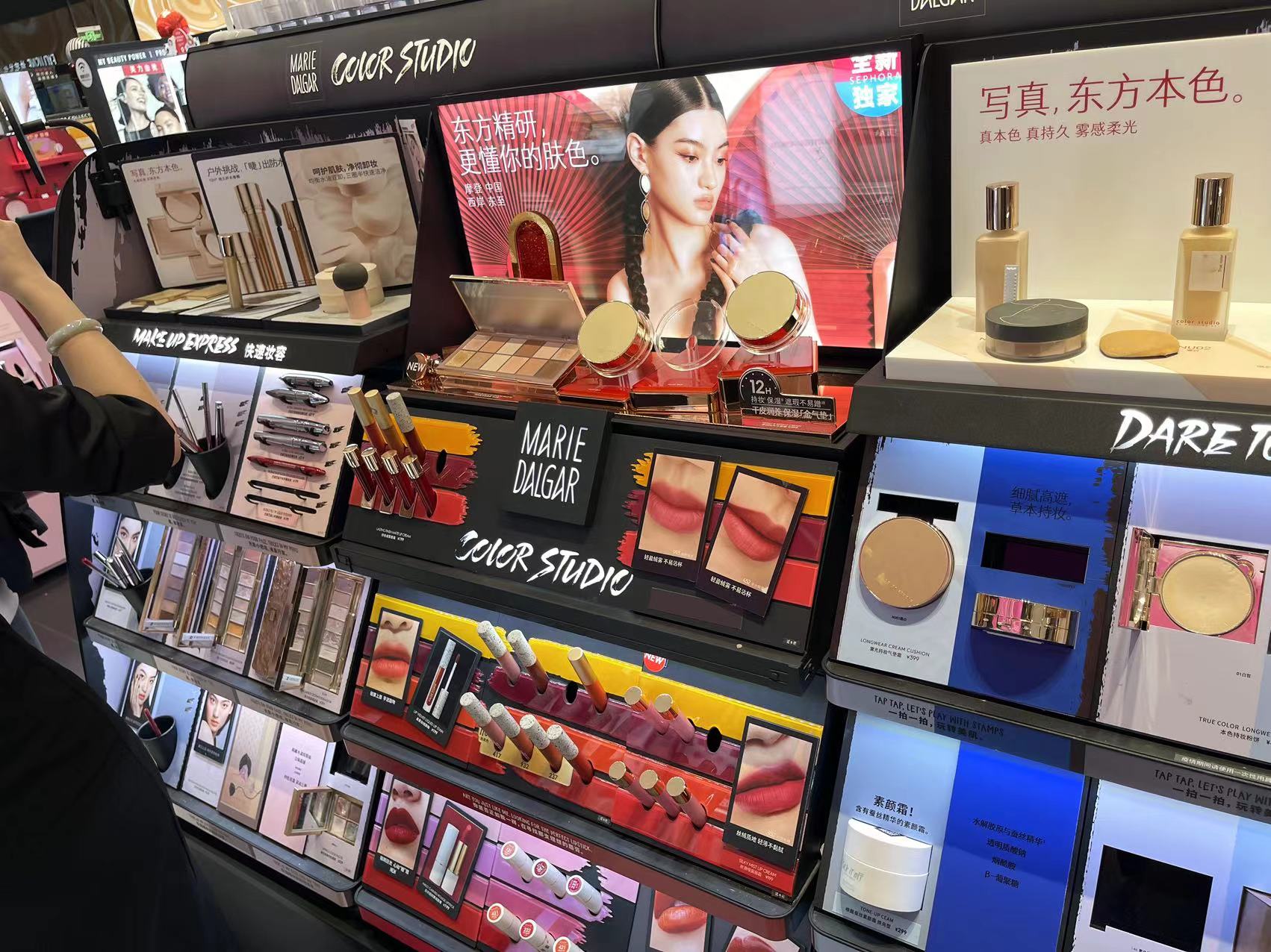 丝芙兰门店中的国货美妆品牌玛丽黛佳专柜/时代周报记者摄