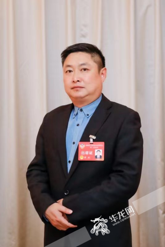 重庆市政协委员,酉阳县政府副县长黄艺.华龙网记者 石涛 摄