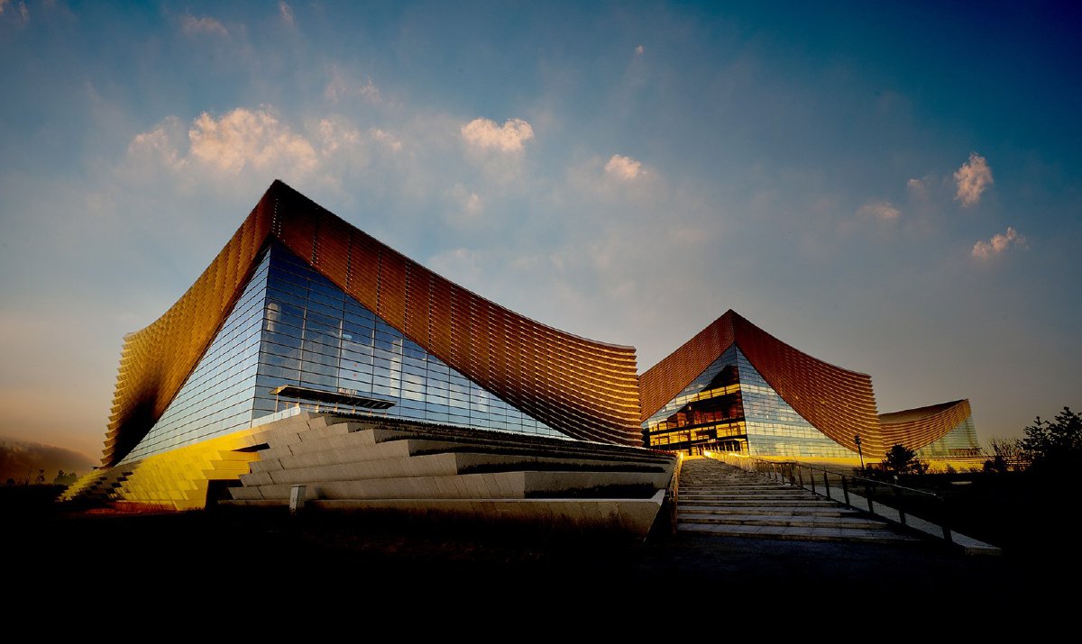 北京艺术中心已于上月启幕.记者 常鸣/摄