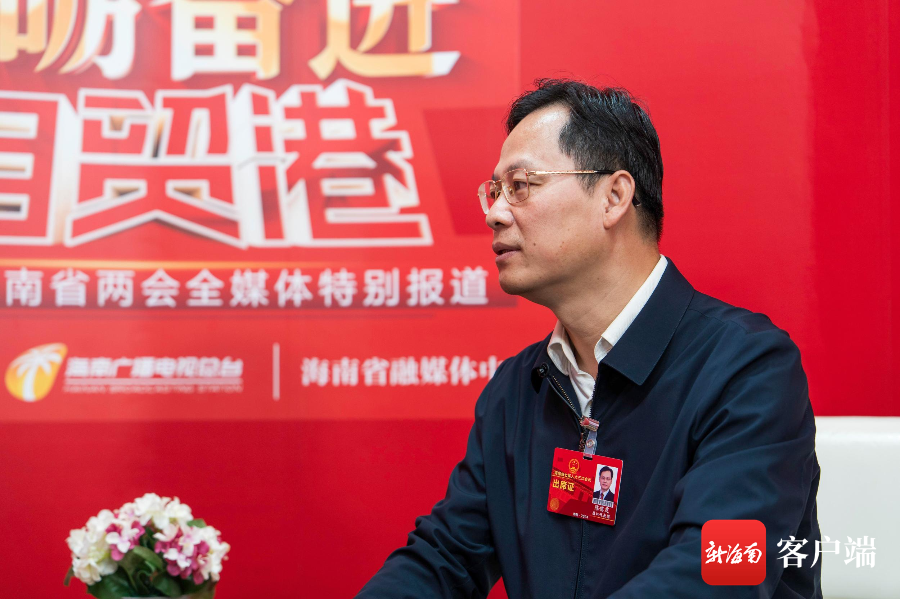 海南省人大代表,昌江黎族自治县委书记陈儒茂.记者 曹志 摄