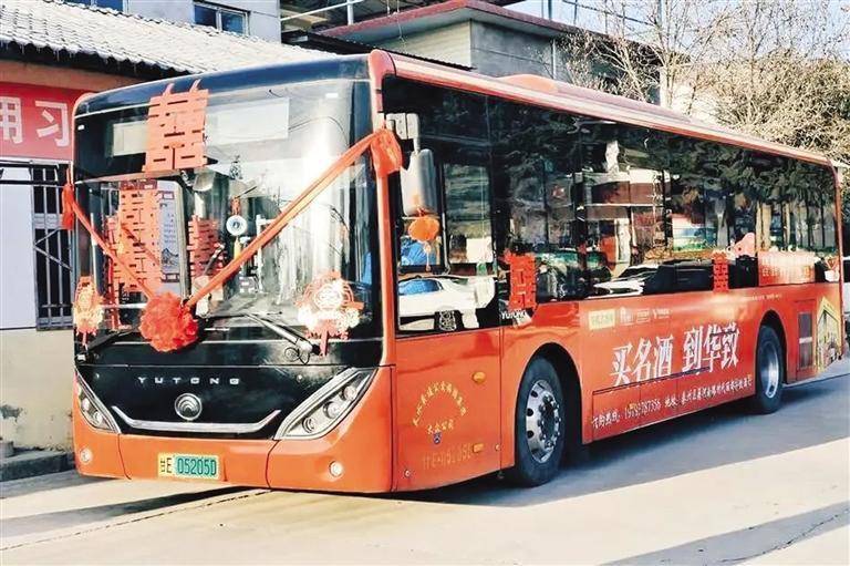 天水一对新人公交车当婚车 开启幸福之旅|天水市_新浪财经_新浪网