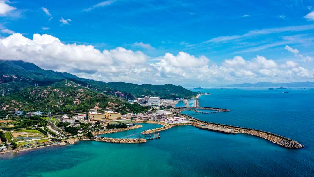 图为中广核广东大亚湾核电基地.