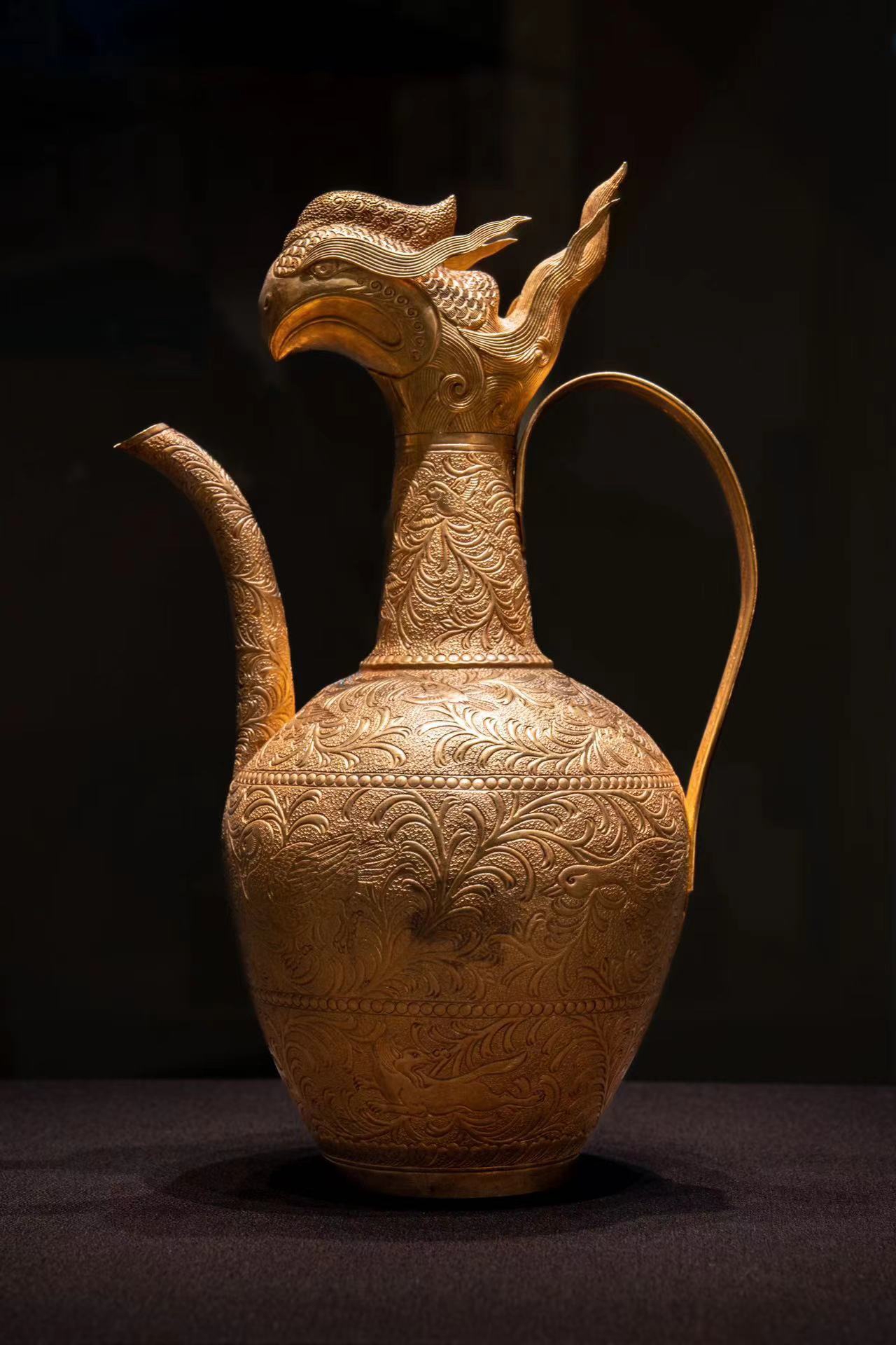 凤头钮执壶(宋,成都文物考古研究院藏)