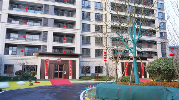 "罗山建业府项目能提前160天交付,离不开罗山县政府和县住建局,自然