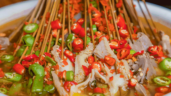 藤椒钵钵鸡。图片来源：乐山文旅