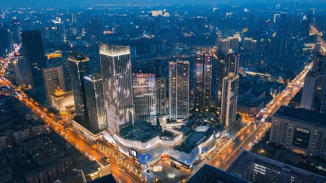 图为成都龙湖上城天街