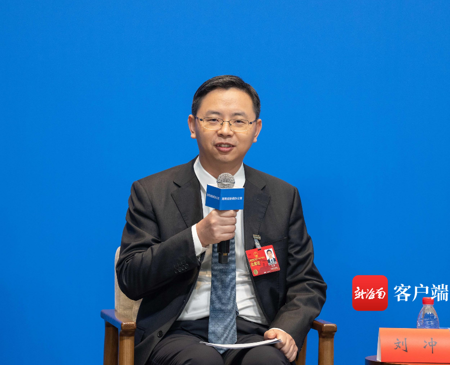 海南省人大代表,中共文昌市委副书记,市人民政府市长刘冲.