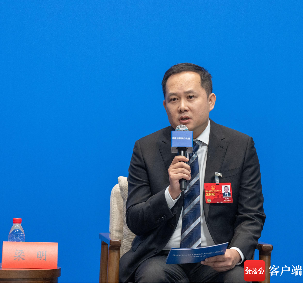 海南省人大代表,中共昌江黎族自治县委副书记,县人民政府县长梁明.