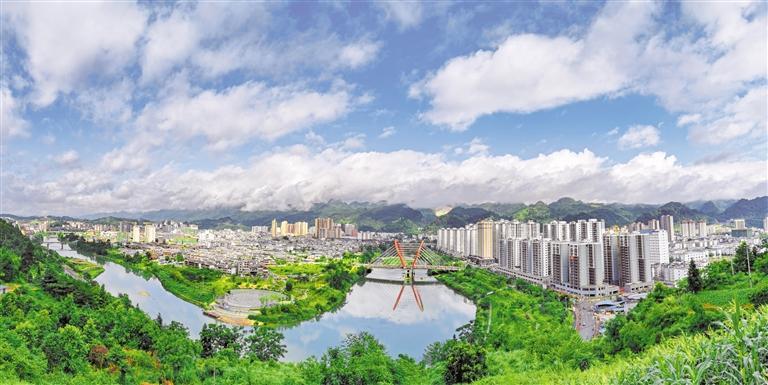 荔波县城. 熊亚平 摄