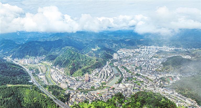 台江县城全景. 张奎 摄