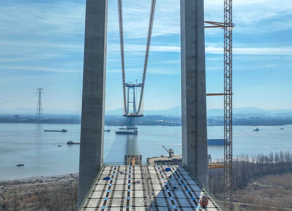 (图为大桥施工现场)