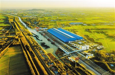 济宁市正在打造区域性物流枢纽节点城市、北方内河航运中心。受访者供图