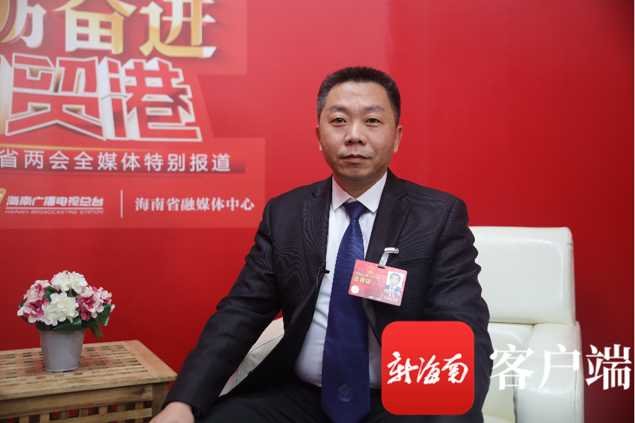 海南省人大代表,临高县委副书记,政法委书记,党校校长李捷.