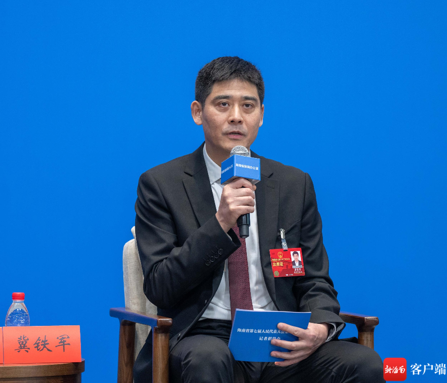 海南省人大代表,中共澄迈县委副书记,县人民政府县长冀铁军.