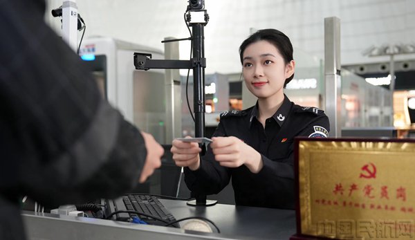 广州白云机场安检部门多措并举护航2024年春运|春运_新浪财经_新浪网