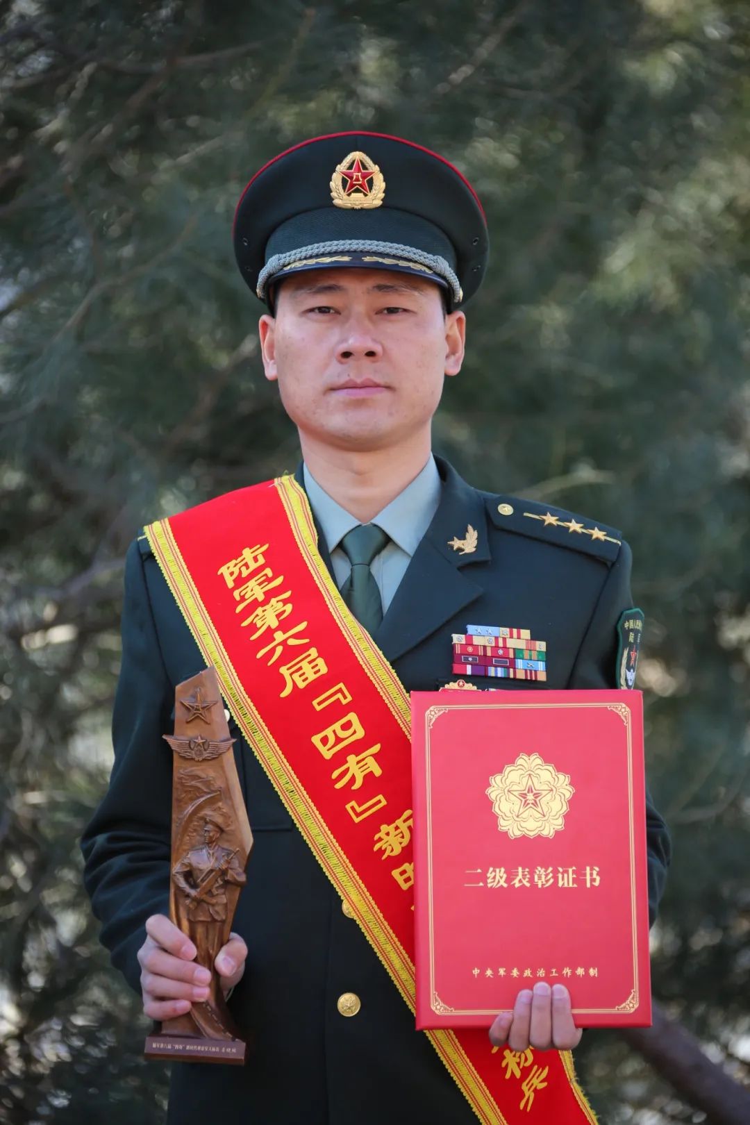 精神视频短片展示他们的感人事迹是第一组出场的标兵姜晓栋林莉君柳