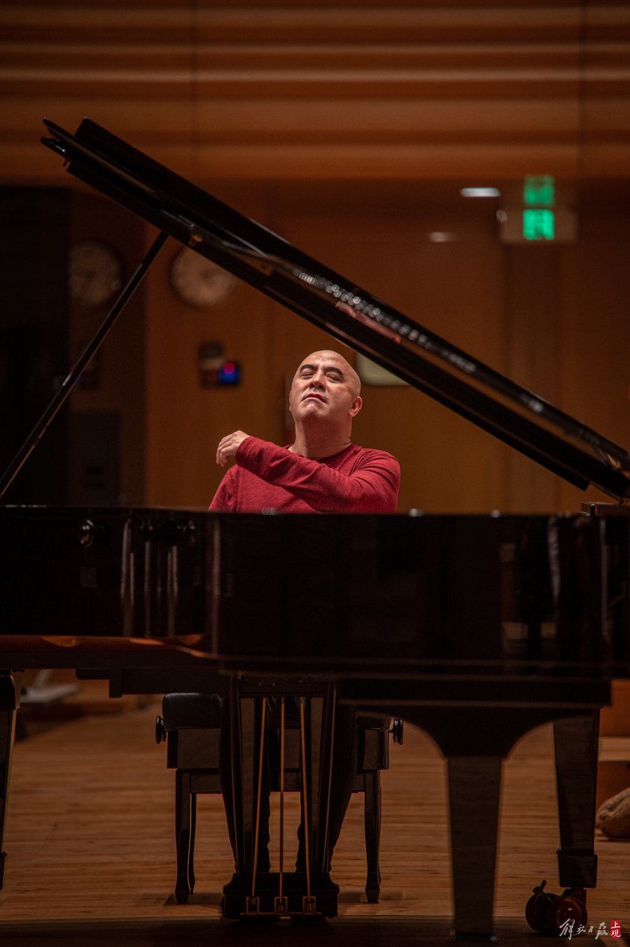 抑郁症治愈后,孔祥东在黑白琴键上敲出生活新乐章|孔祥东_新浪财经_新