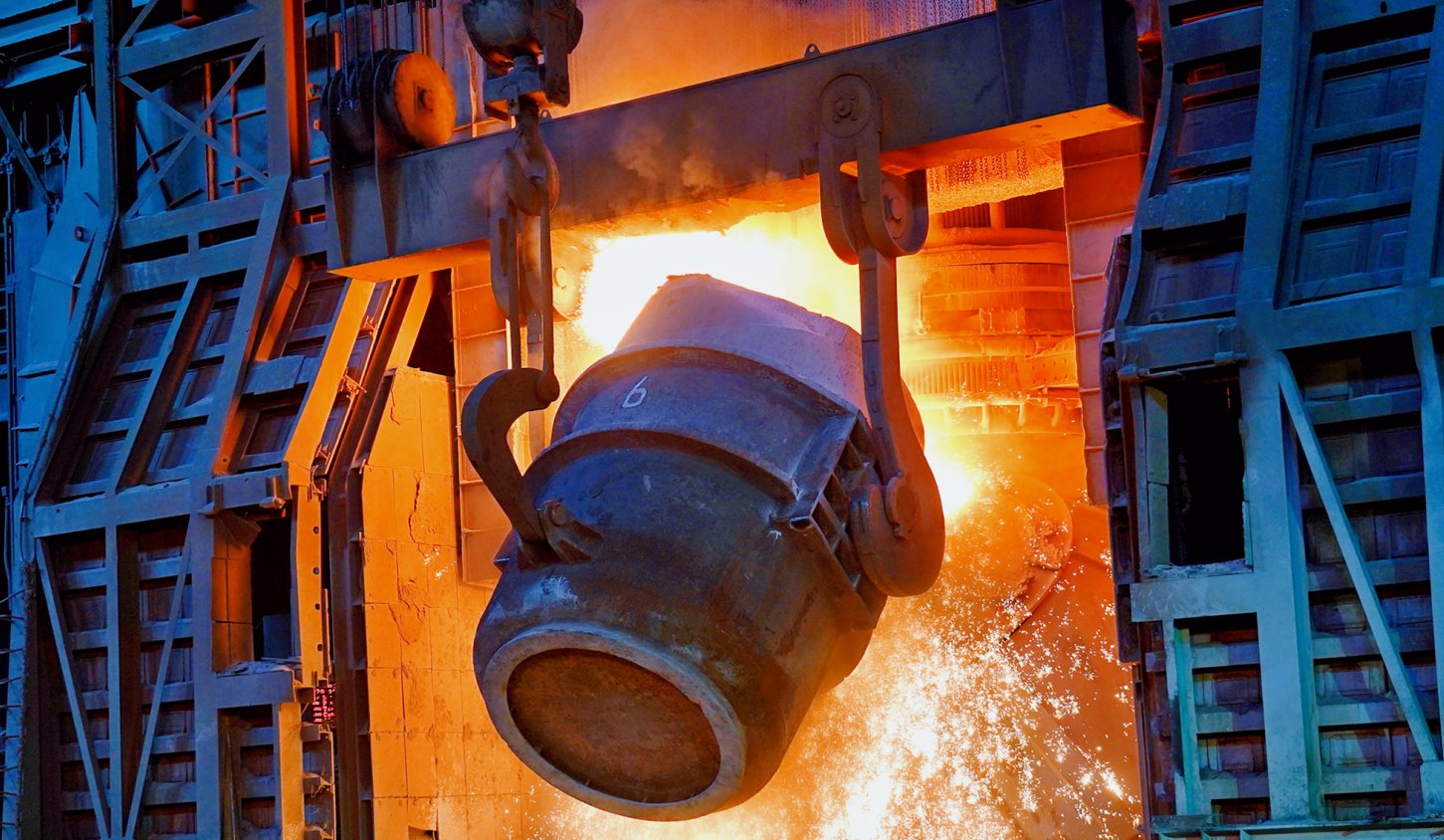 方大达钢炼钢厂提钒生产场景.毛会 摄