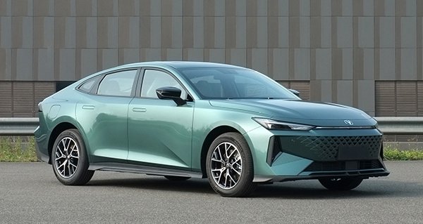 ▲&nbsp;新款长安 UNI-V 插混版申报图，下同