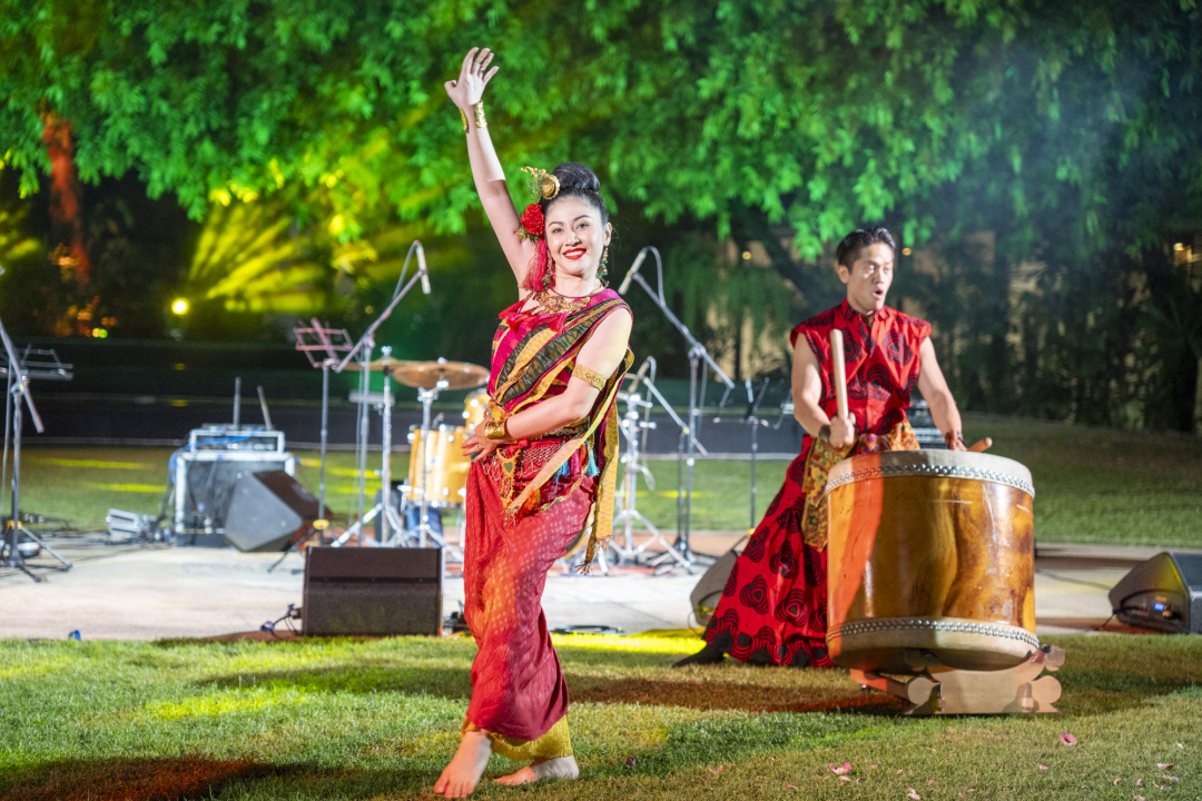 泰国特色民族歌舞表演&nbsp;路灯摄影供图