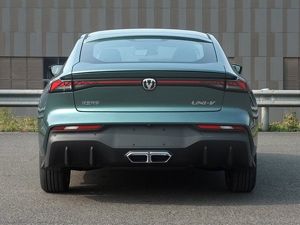 新款长安 UNI-V 插混版实车曝光：1.5 升发动机，今年有望上市