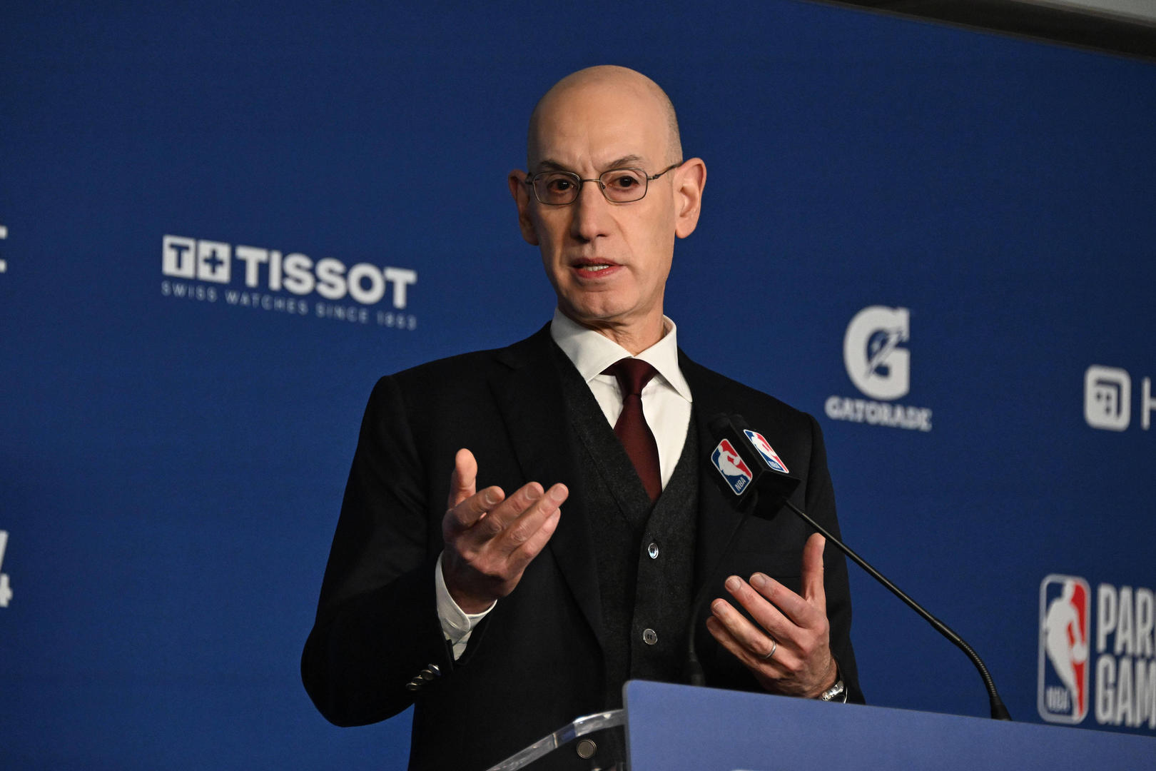 nba与总裁萧华提前续约至2030年他为何被称为点子王