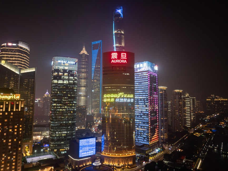 点亮上海震旦国际大厦.固特异供图 华龙网发