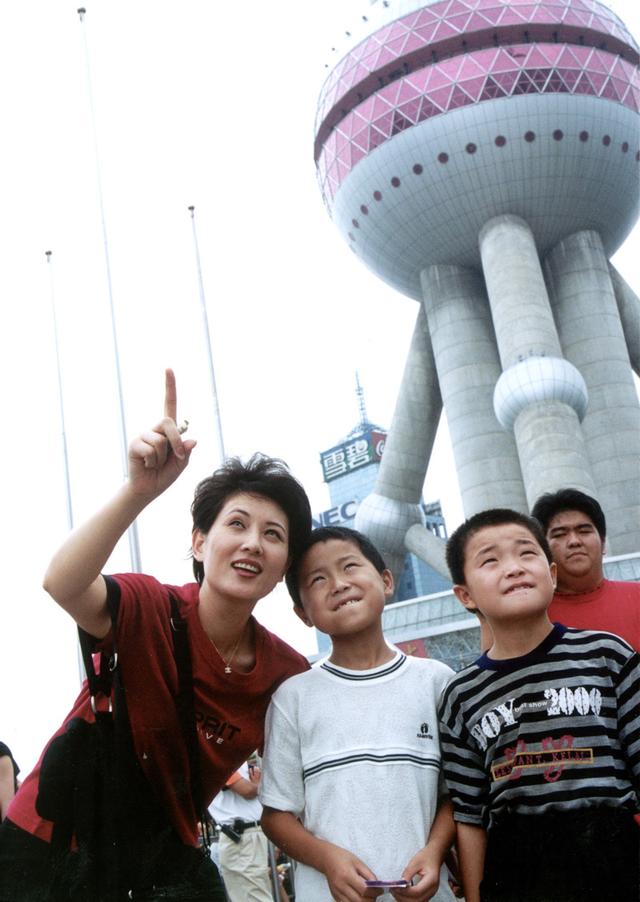 单仰萍出书,女儿助阵,"不敢相信这么美丽的人居然是我妈妈"|越剧_新浪