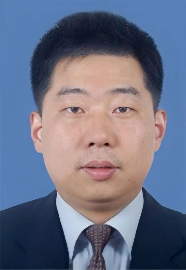 他曾任厦门市集美区委副书记;据公开资料,周昱,男,汉族,1975年4月生