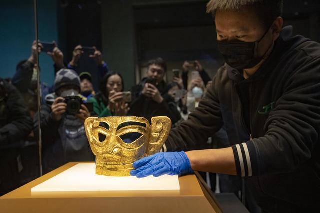 三星堆,金沙古蜀文明特展最后两件重磅文物开箱到位!