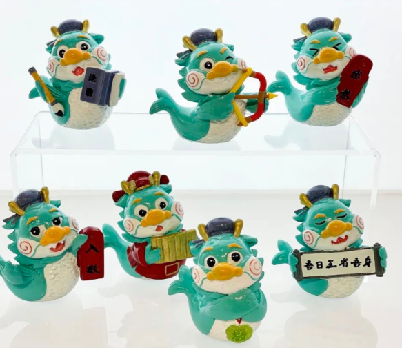 国家图书馆近日推出的龙年"百福禄周历"受到不少市民的喜爱.