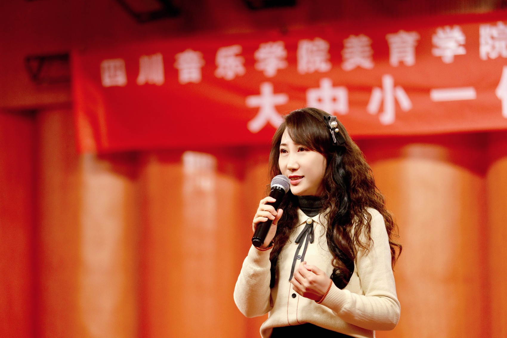"阶段性汇报展示后,以此次展演成果为根基,四川国际童声合唱团将根据