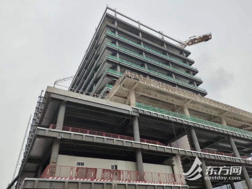 中建二局华东公司地平线临港大厦项目北楼整体封顶_新浪财经_新浪网