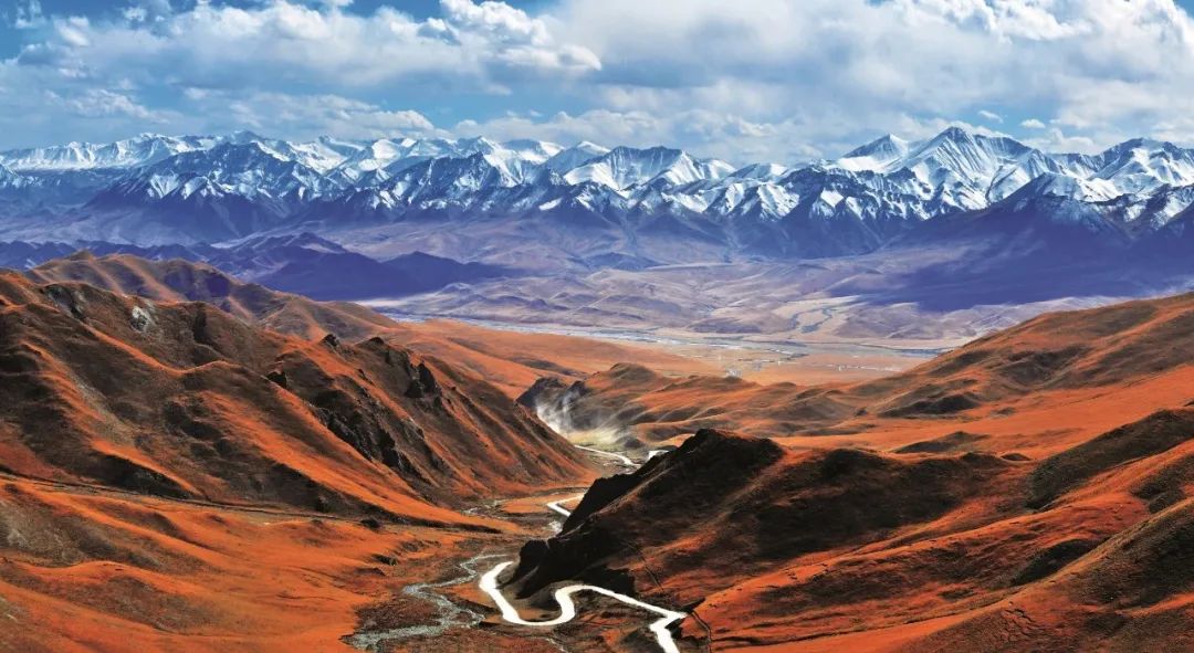 祁连山雪峰绵延千里.