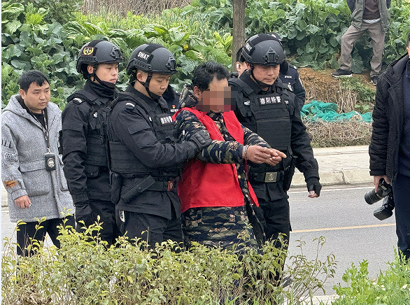 嫌疑人李小龙被抓获&nbsp;指认现场