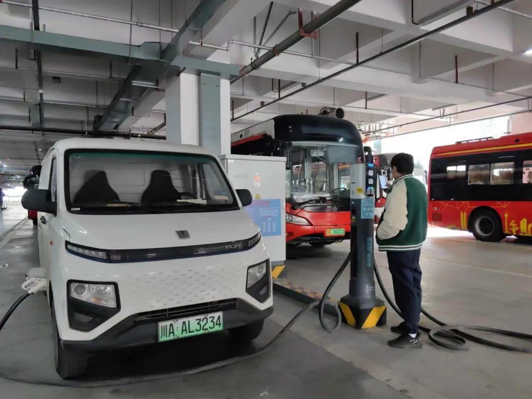新能源车主,成都公交全面对外开放26处公交场站100余个充电桩_欣怂