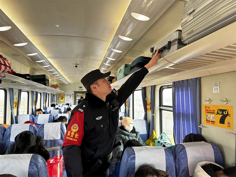 纵览·新春走基层丨走进春运"守护人"——我是铁路乘警"宋平安"