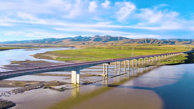 于2016年11月9日开工建设,该桥位于甘肃省玛曲县城以南约4km处,是甘肃