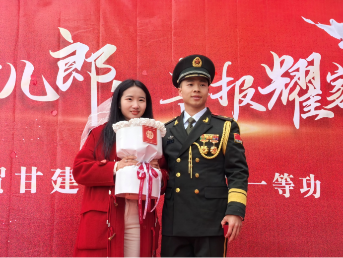 迎"喜"又接"囍",一等功臣求婚成功!_新浪财经_新浪网