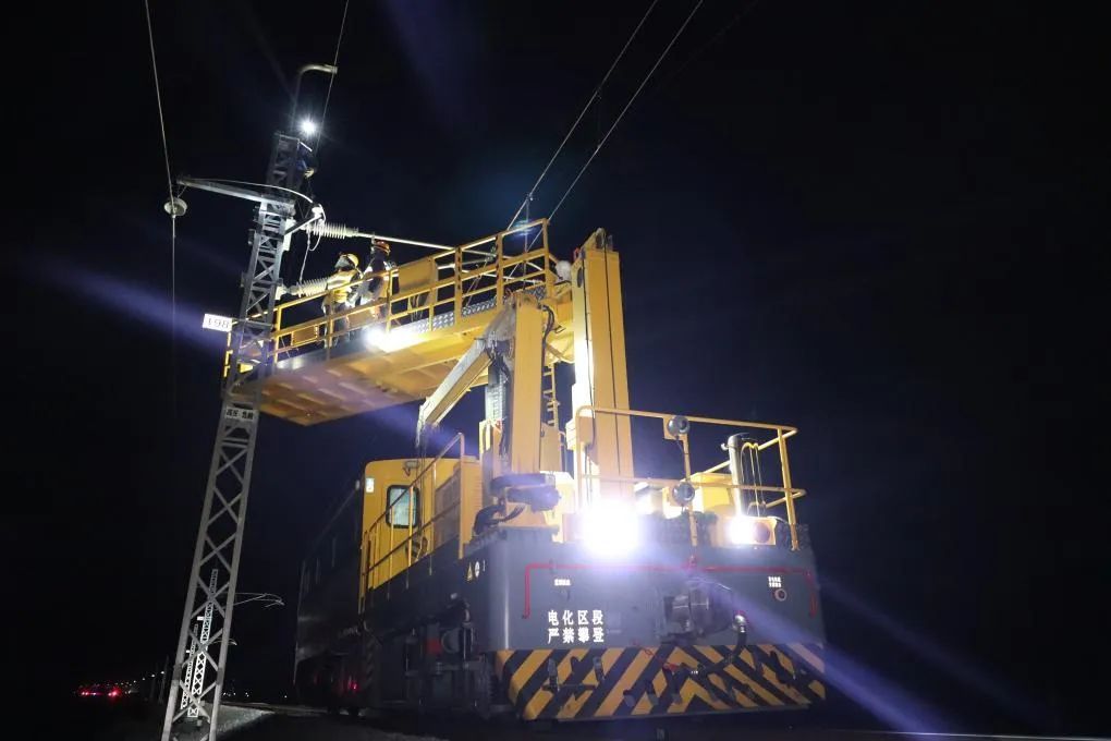 新春走基层丨每天夜里，他们都在做一场细致的“手术”......