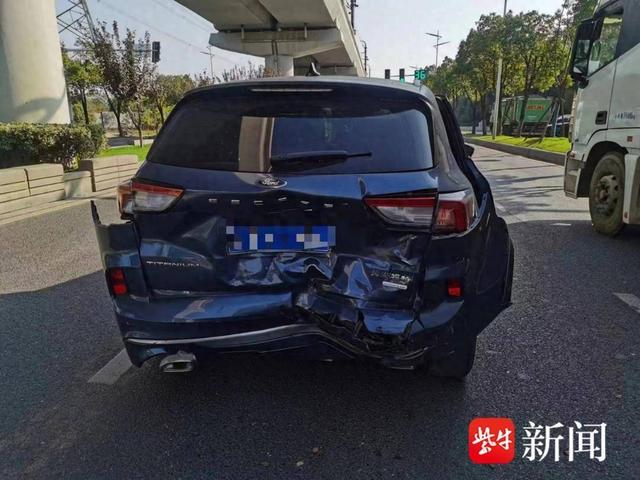 图为追尾事故的现场