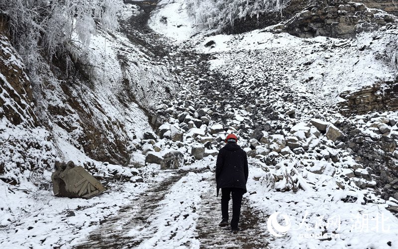 新春走基层｜绝壁凿出“见天路”